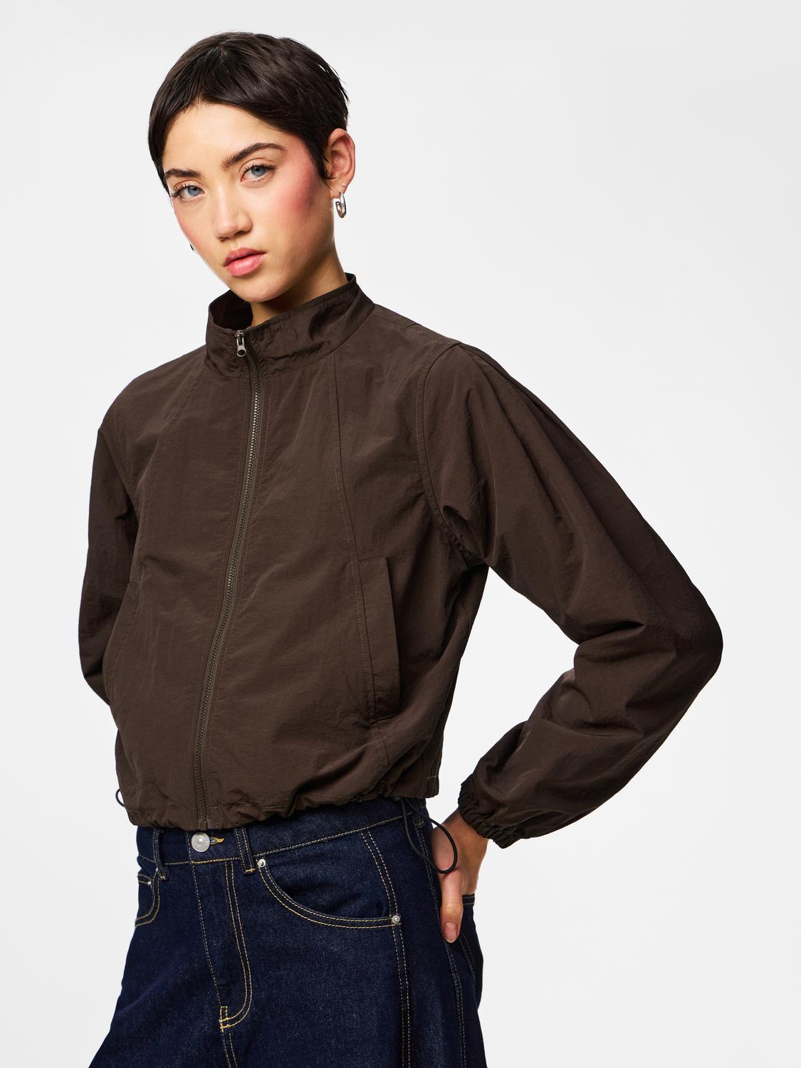 model_shot-front